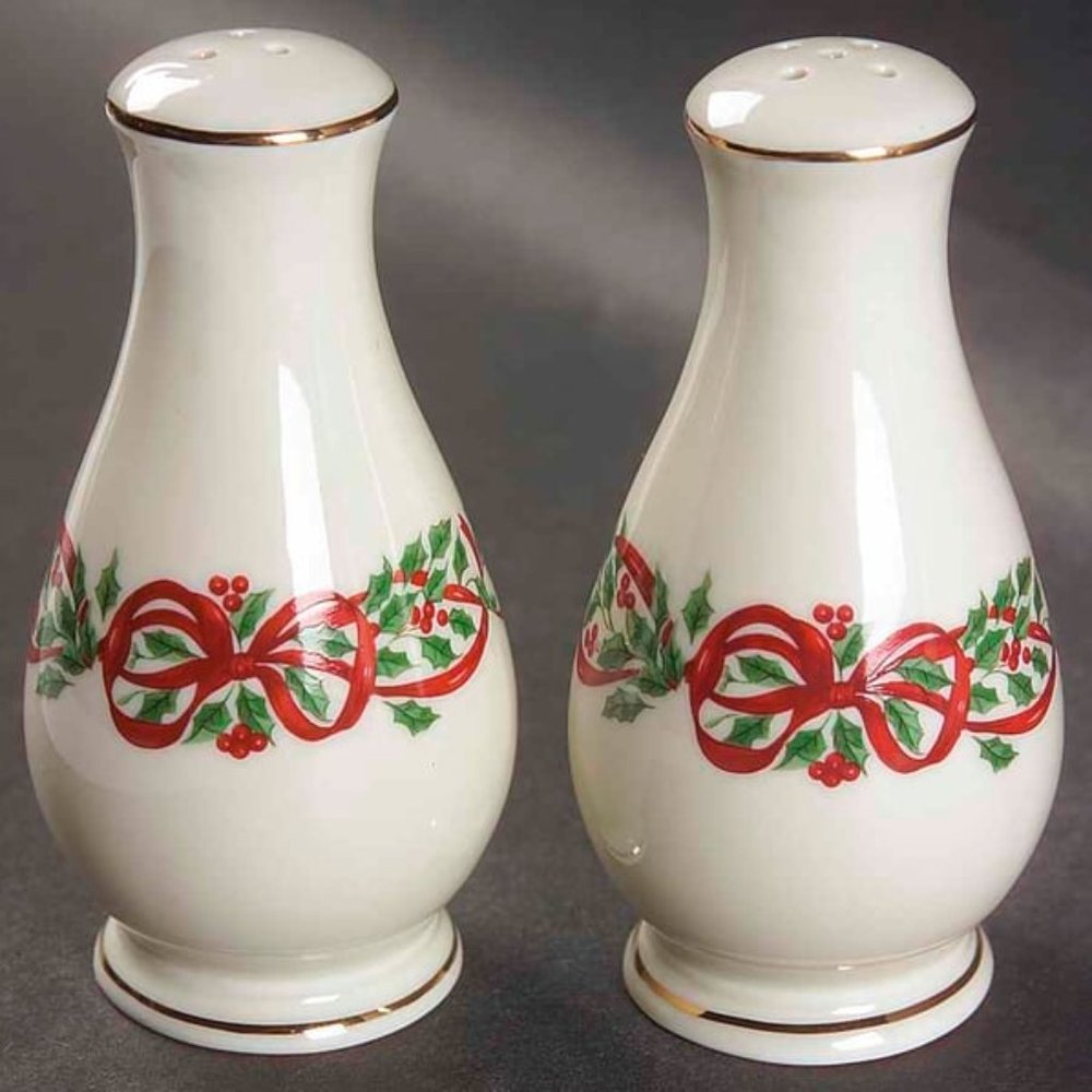 CENTURION Ribbon Holly Salt & Pepper Set - Holly & Red Ribbon Rim, Gold Trim